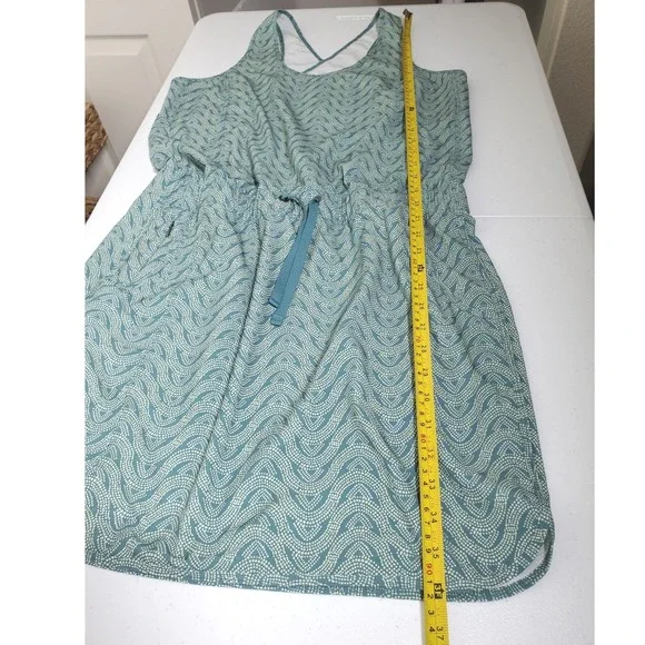 Patagonia Fleetwith Dress Women's‎ Medium Athletic Hiking Outdoor Green Pockets - Picture 12 of 14